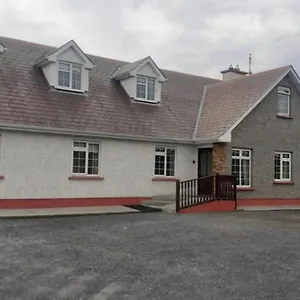  Holiday home Spacious 6-bed House 10 Minutes From Knock Airport